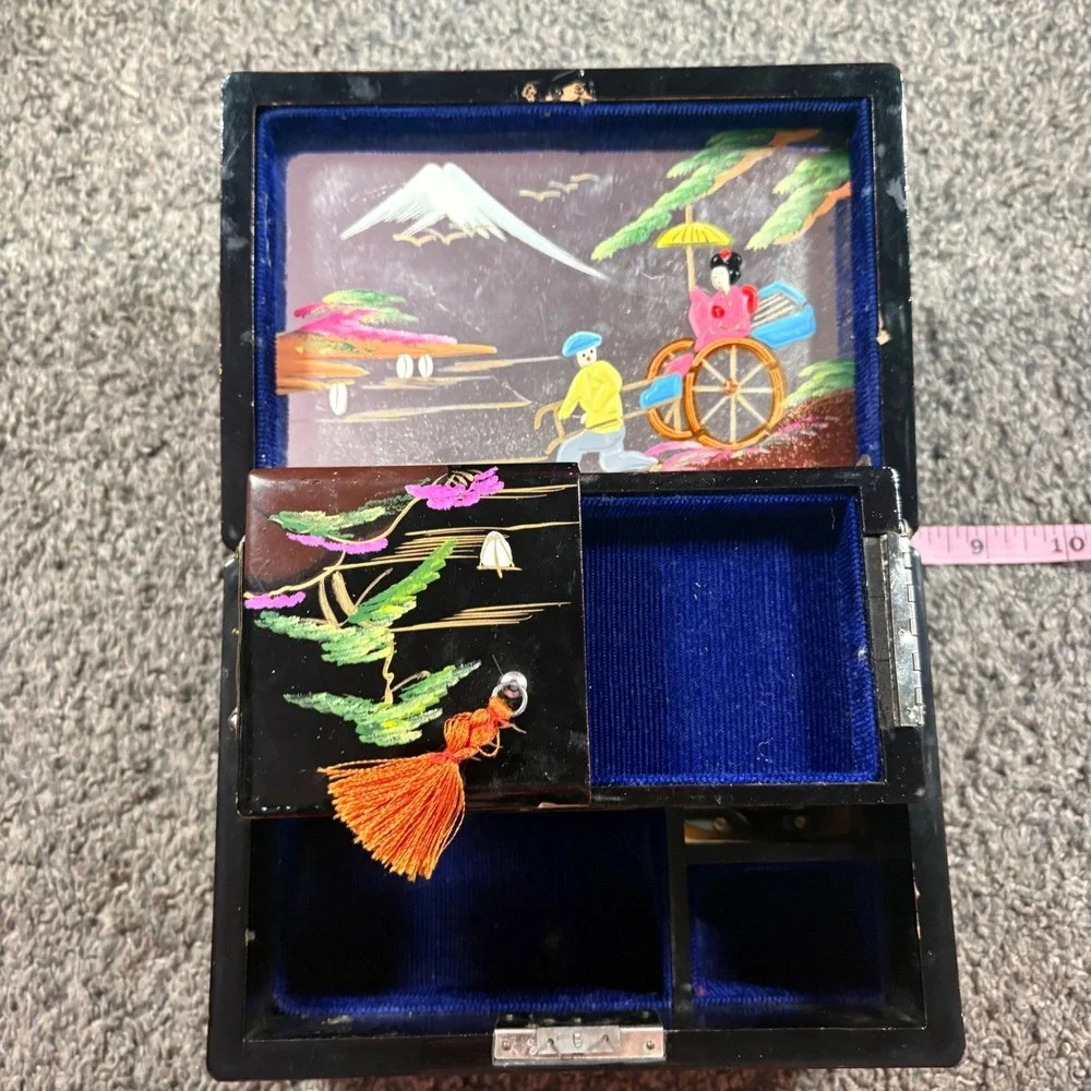 Vintage Japanese Lacquer Jewelry Box Hand‎ Painted Pagoda Scene Inlay Music Box